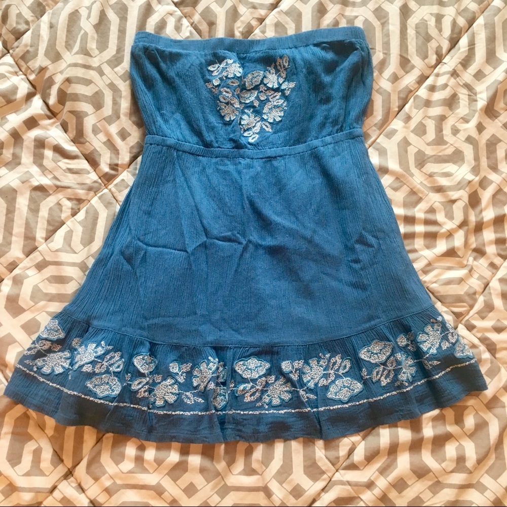 ✨SALE Sophie & Kate Strapless Embroidered Dress